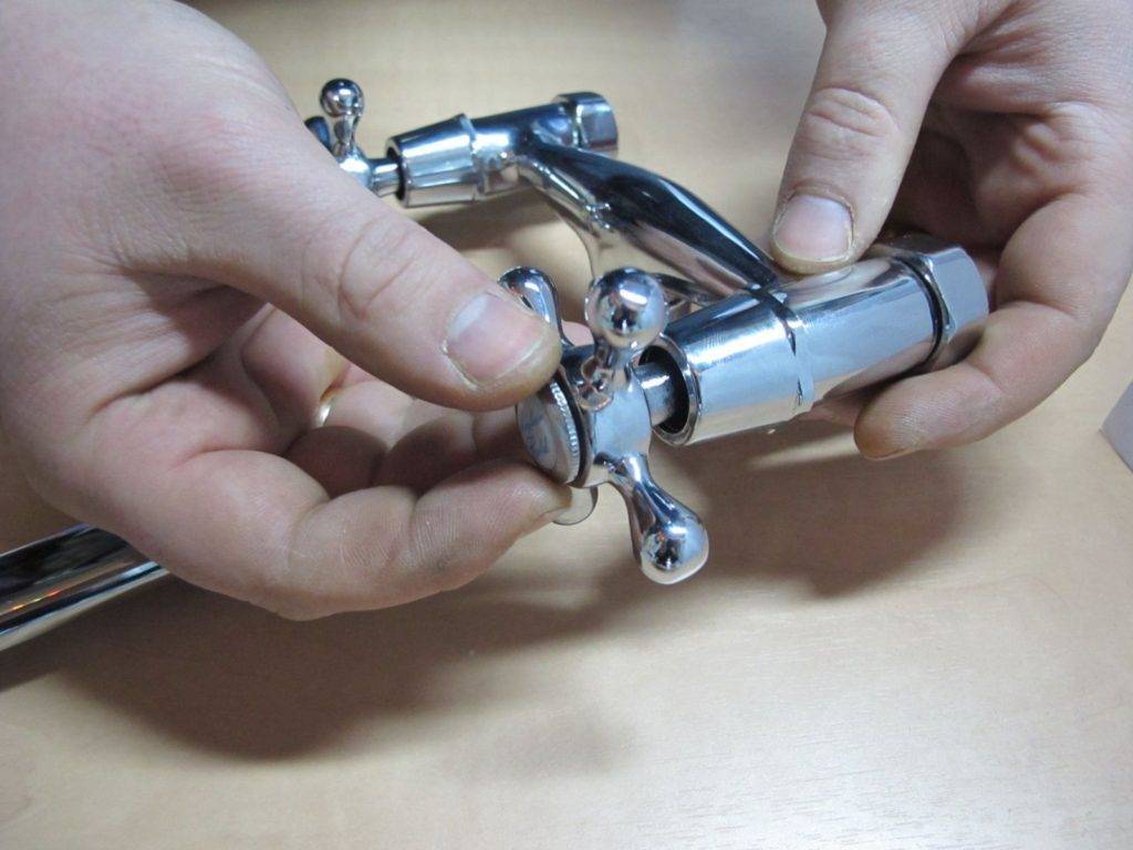 Как разобрать смеситель (кран) в ванной и на кухне за 11 простых шагов